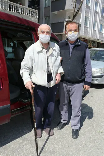 Samsun’da 96 yaşında koronavirüsü yenen Kasım dede sağlıklı yaşamın sırrını anlattı - 2
