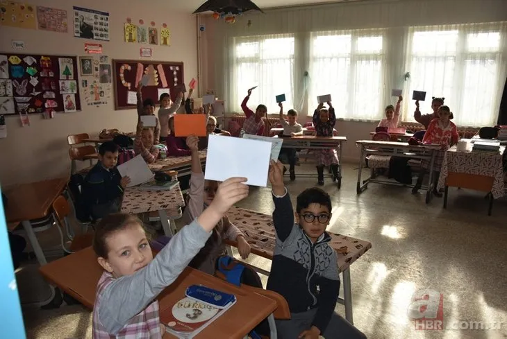 Öğrenciler Mehmetçik’e mektup yazdı
