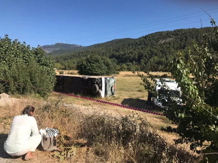 Muğla'da tur otobüsü öğrenci servisi ile çarpıştı: 1 ölü, 30 yaralı - 3