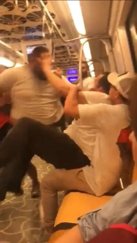 Kadıköy- Tavşantepe metrosunda alkol kavgası! Yumruklar havada uçuştu