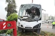 Antalya’da devrilen servis aracı 20 metre sürüklendi: 19 yaralı