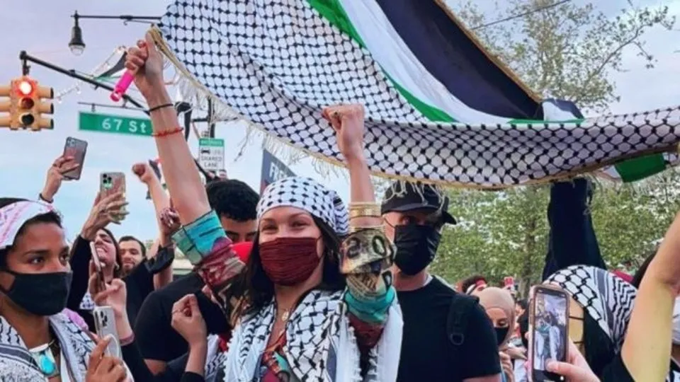 Çocukları katleden terör devleti İsrail, Filistin’e destek veren Bella Hadid’e saldırdı