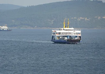 Bozcaada feribot seferlerine fırtına engeli