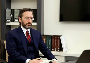 Fahrettin Altun ve Ömer Çelik'ten İzmir'deki 'Çav Bella' provokasyonuna tepki