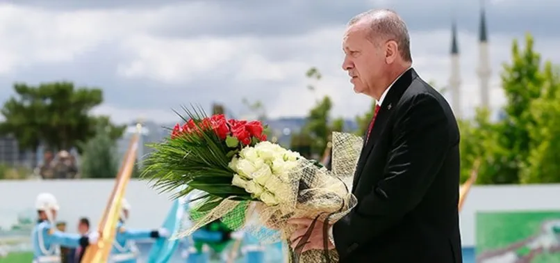 Son dakika: Başkan Erdoğan'dan 15 Temmuz Anıtı'na çelenk