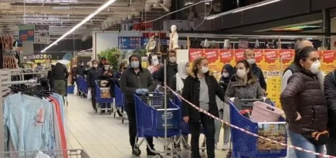 İstanbul’da yasak öncesi marketlerde alışveriş kuyruğu oluştu