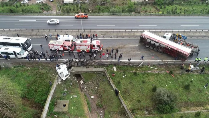 TEM Otoyolu'nu ulaşıma kapatan kaza!