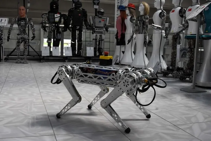 Geliştirdikleri 4 ayaklı robot, insanlar için tehlikeli işlerde kullanılacak
