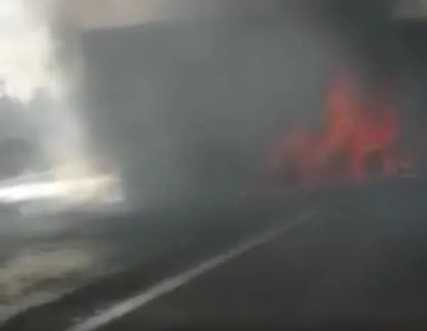 SON DAKİKA! Ağrı’da feci kaza! Yolcu otobüsü iki kamyona çarptı: Ölü ve yaralılar var