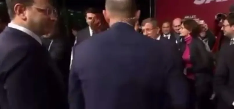 İmamoğlu'ndan Kaftancıoğlu'na Saraçhane'de tokalaşma kontrası! "Aptal şizofren" tartışmasında ikinci perde...