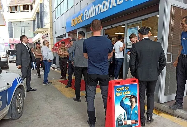 ankarada-dugun-konvoyu-kavgasi-5-yarali-1685206534976.jpeg Ankara'da düğün konvoyu kavgası: 5 yaralı - 1