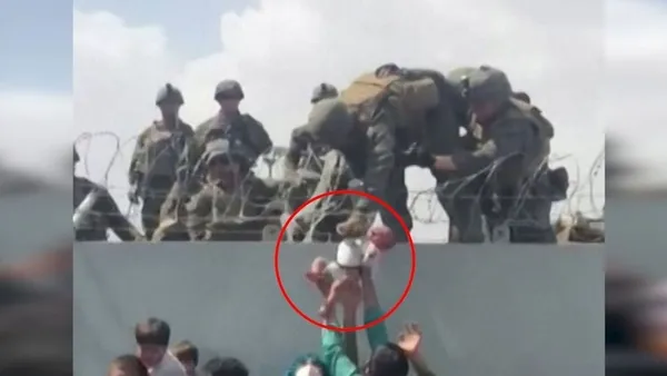 pentagon-abd-askerlerine-verilen-afgan-bebegin-babasina-teslim-edildigini-acikladi-1629492677481.jpg Pentagon, ABD askerlerine verilen Afgan bebeğin babasına teslim edildiğini açıkladı - 2