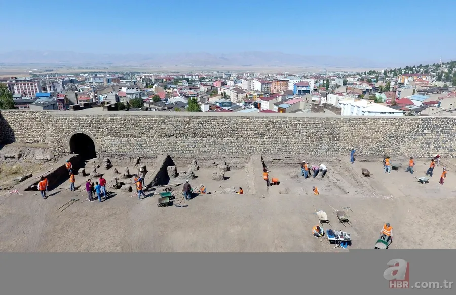Tarihi Erzurum Kalesi'nde kazı çalışmaları sürüyor 11