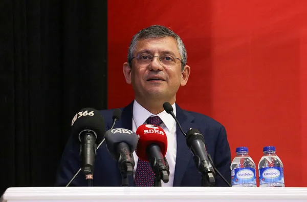 CHP’de tüzük tartışması büyüyor! Özgür Özel’den Bay Kemal’e kopyacı benzetmesi: Söylediklerinin yüzde 80’i bizim metnimizde var