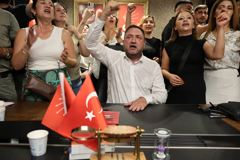 CHP'li İzmir'de sular durulmuyor! "Başkan benim" kavgasında ortalık savaş alanına döndü - 4