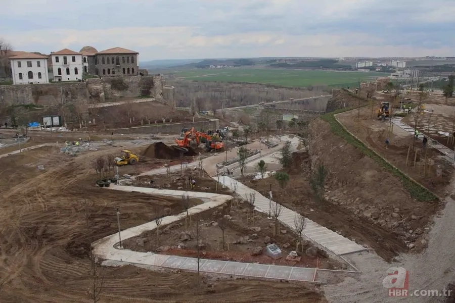 Devlet, Sur'u yeniden inşa ediyor 24