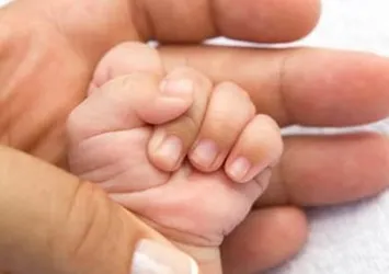 Ukrayna’da üç ebeveynli bebek doğdu
