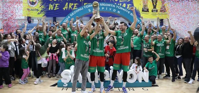 Semt77 Yalovaspor Erkek Basketbol Takımı şampiyonluk kupasına kavuştu