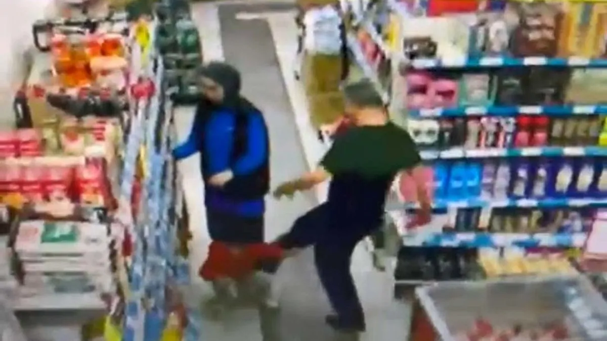 5 yaşındaki oğlunu markette tekmeleyerek dövdü! Vicdansız babanın o anları kamerada | İfadesi ortaya çıktı