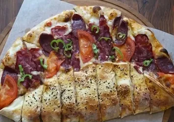 Kayseri’nin yeni lezzeti: Pastırmalı pizza