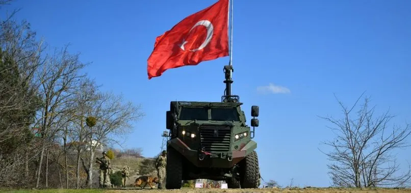 Yunanistan'a kaçmaya çalışan 13'ü FETÖ mensubu 18 kişi yakalandı Yunanistan'a kaçmaya çalışan 13'ü FETÖ mensubu 18 kişi yakalandı