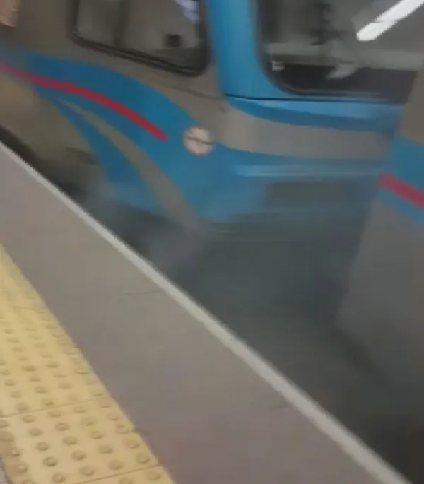 Tramvayda peş peşe yangın paniği! Vatandaş büyük korku yaşadı