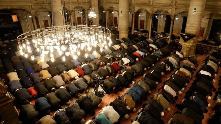 Diyanet son dakika: Teravih namazı camilerde kılınacak mı? Bu yıl teravih namazı var mı? Evde kılınır mı, kaç rekat?