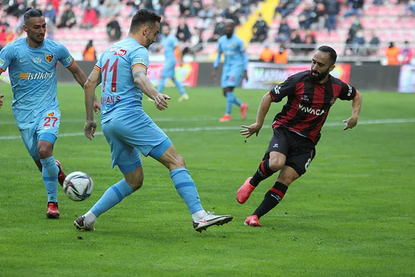 Kayserispor - Fatih Karagümrük: 2-1 Kayserispor 4 hafta sonra kazandı