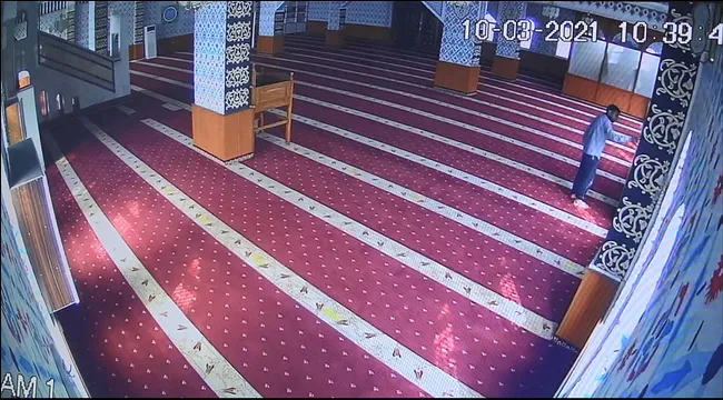 Diyarbakır’da camiden çaldığı ses cihazını kefene sardı! O anlar kamerada - 4