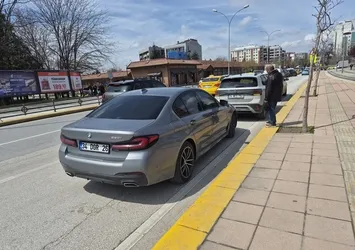 Yaya geçidinin önünde maddi hasarlı kaza