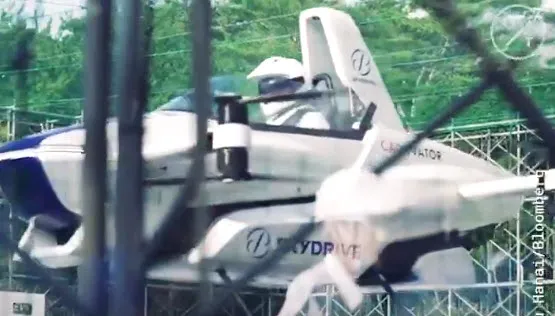 Uçan araba ilk sürücülü testini geçti! İşte uçan arabanın o görüntüleri