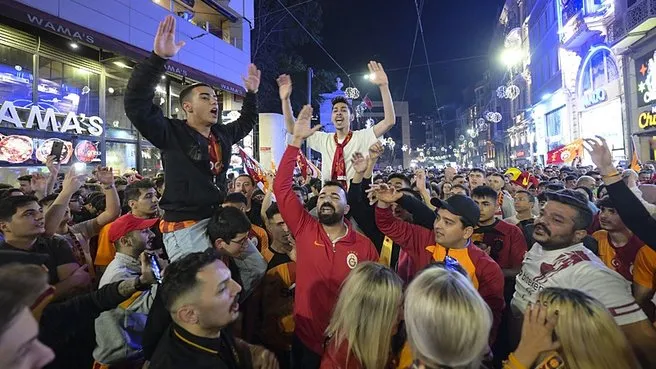 Beşiktaşlı taraftar G.Saray’ın şampiyonluğunu böyle kutladı!