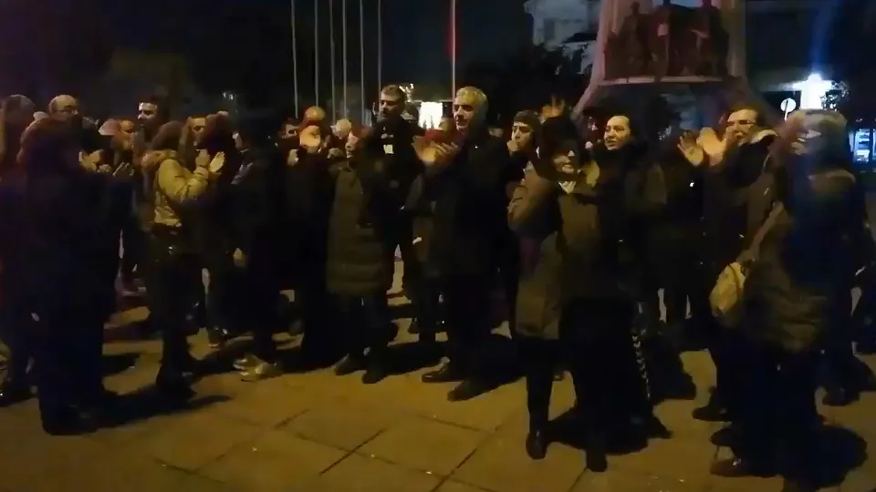 Canan Kaftancıoğlu’nu desteklediler! Bülent Kerimoğlu için hırsız sloganları...