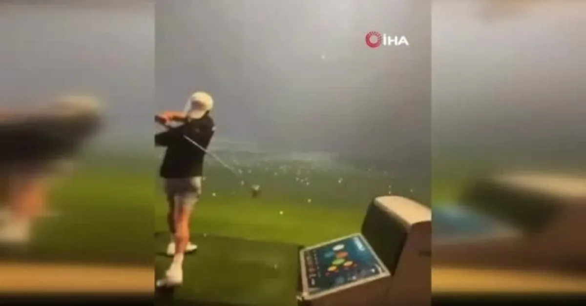 Havadaki golf topuna yıldırım çarptı