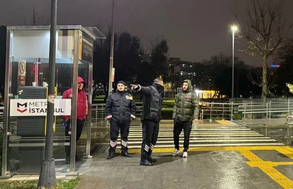 eminonu-alibeykoy-tramvay-hattinda-seferler-yapilamadi-yolcular-chpli-ibbye-tepkili-halimiz-ortada-perisaniz-1702107822782.jpg