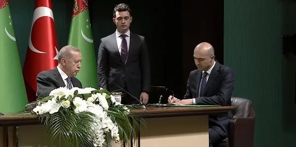 Başkan Erdoğan ve Türkmenistan Devlet Başkanı Berdimuhammedov’dan kritik açıklamalar! 13 alanda imzalar atıldı