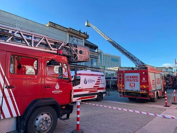 1703504208284.jpeg İstanbul'da AVM'de panik yaratan yangın - 2