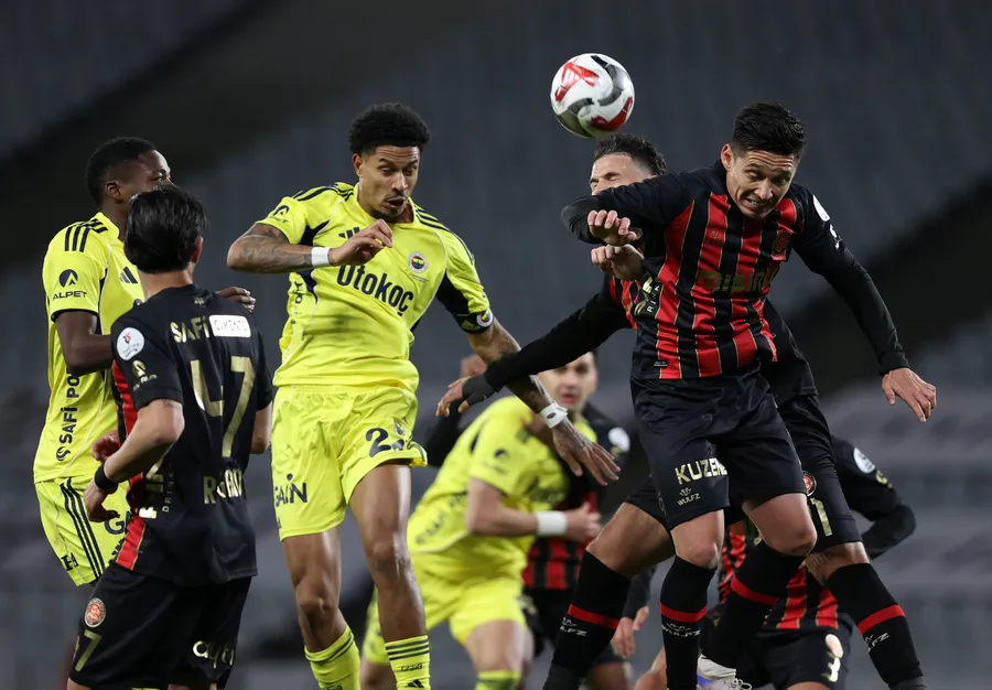 fenerbahcede-gece-yarisi-operasyonu-yonetim-acil-toplandi-tedesco-gidiyor-mu-1773433077993.jpg Fenerbahçe’de gece yarısı operasyonu! Yönetim acil toplandı: Tedesco gidiyor mu? - 2