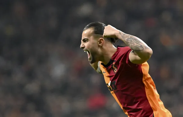 bir-duzine-rekor-galatasaray-2-kez-geri-dustugu-maci-kazandi-icardi-yine-yildizlasti-1675277884329.jpg Cimbom rekor tazeledi! Galatasaray 2 kez geri düştüğü maçı kazandı! İcardi yine yıldızlaştı - 2