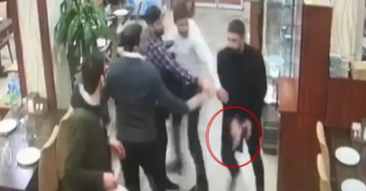 Eski sevgiliye silah çekti! Ortalık bir anda karıştı |Video