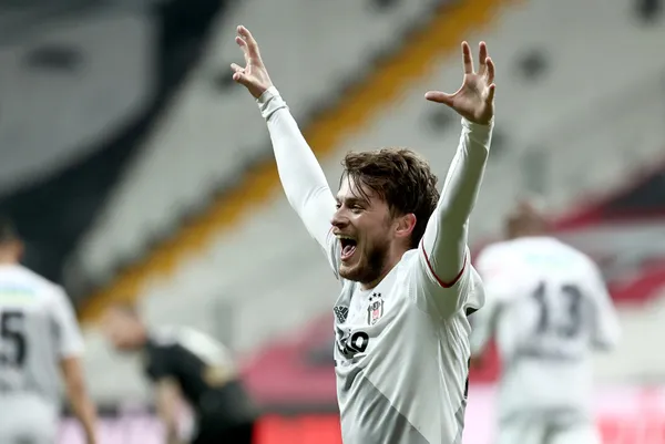besiktasta-buyuk-kriz-tam-75-milyon-tllik-odeme-yapiliyor-1629643471825.jpg Beşiktaş'ta büyük kriz! Tam 75 milyon TL'lik ödeme yapılıyor - 4