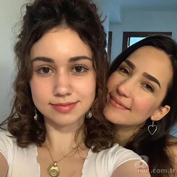 Hülya Avşar'ın kızı Zehra Çilingiroğlu sevgilisiyle görüntülendi! 25