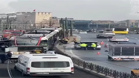 İstanbul’da tramvay altında can pazarı - 1