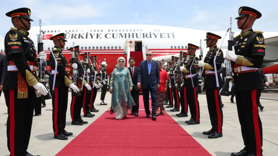 Başkan Recep Tayyip Erdoğan Endonezya'da! Resmi törenle karşılandı