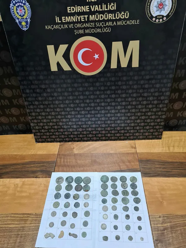 1665035248180.jpg Edirne'de tarihi eser operasyonu: 60 sikke ele geçirildi - 1