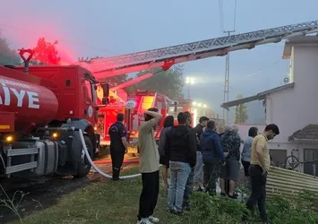 Zonguldak’ta apartman çatısında yangın paniği