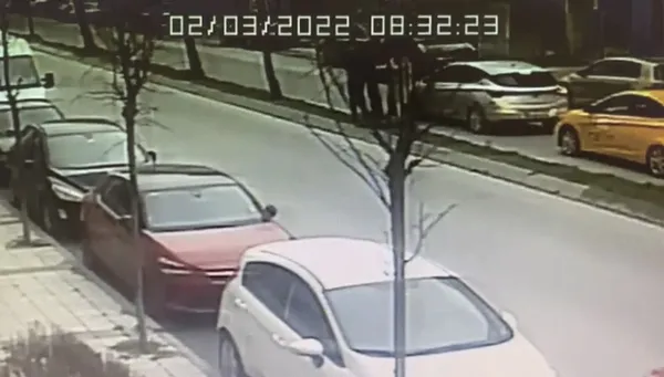 kagithanede-maganda-dehseti-cocuklu-kadinin-otomobilinin-onunu-kesip-1650872612459.jpg Kağıthane’de maganda dehşeti! Çocuklu kadının otomobilinin önünü kesip… - 5