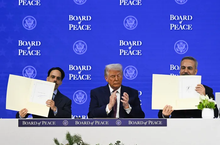 bakan-fidandan-suriye-mesaji-son-sozu-mazlum-abdi-soyleyemez-1769206586010.jpg ABD Başkanı Donald Trump, İsviçre'nin Davos kasabasında düzenlenen ʺGazze için Barış Kurulu Şartıʺ imza törenine katıldı. İmza törenine Dışişleri Bakanı Hakan Fidan da katıldı.