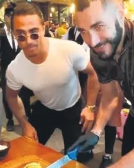 Nusret yıldız futbolcular Karim Benzema ile Mario Götze’yi ağırladı