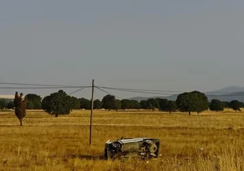 Kütahya'da otomobil tarlaya uçtu: 5 yaralı